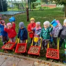 Broučci - Sbíráme podzimní plody (podzim na zahradě)